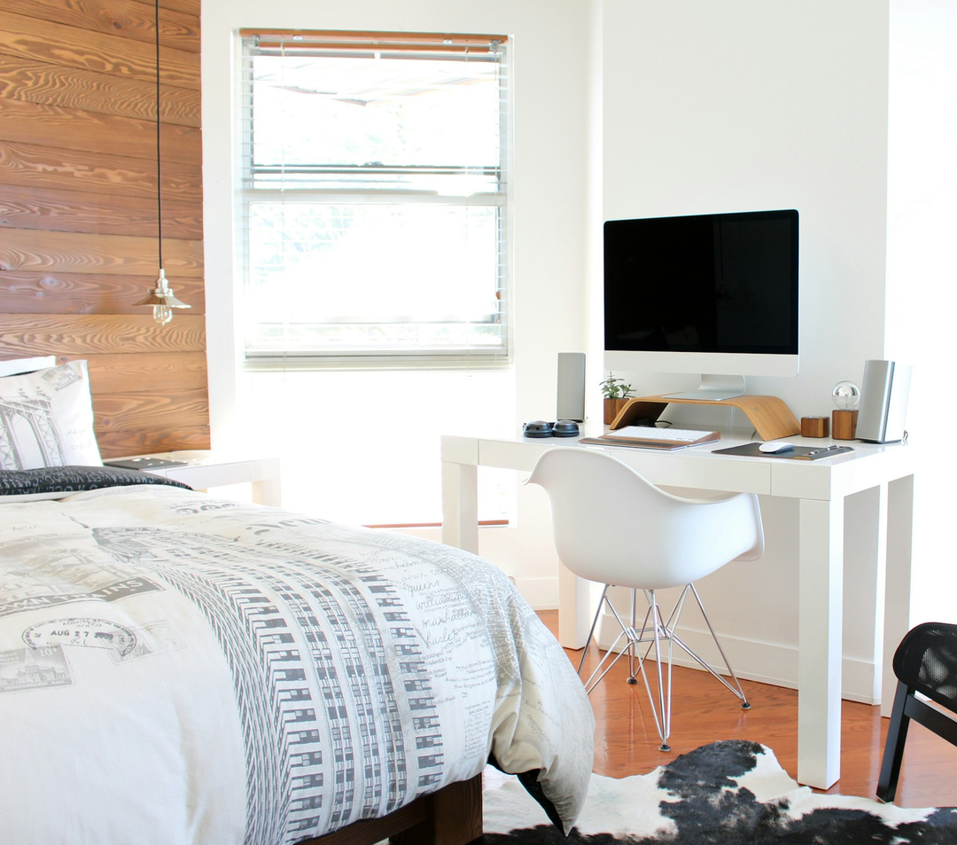 HOW TO: Dorm Room & Small Space Decor